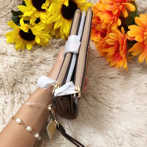 Michael Kors Jet Set Travel Double Zip Wristlet - Picture 2 of 8